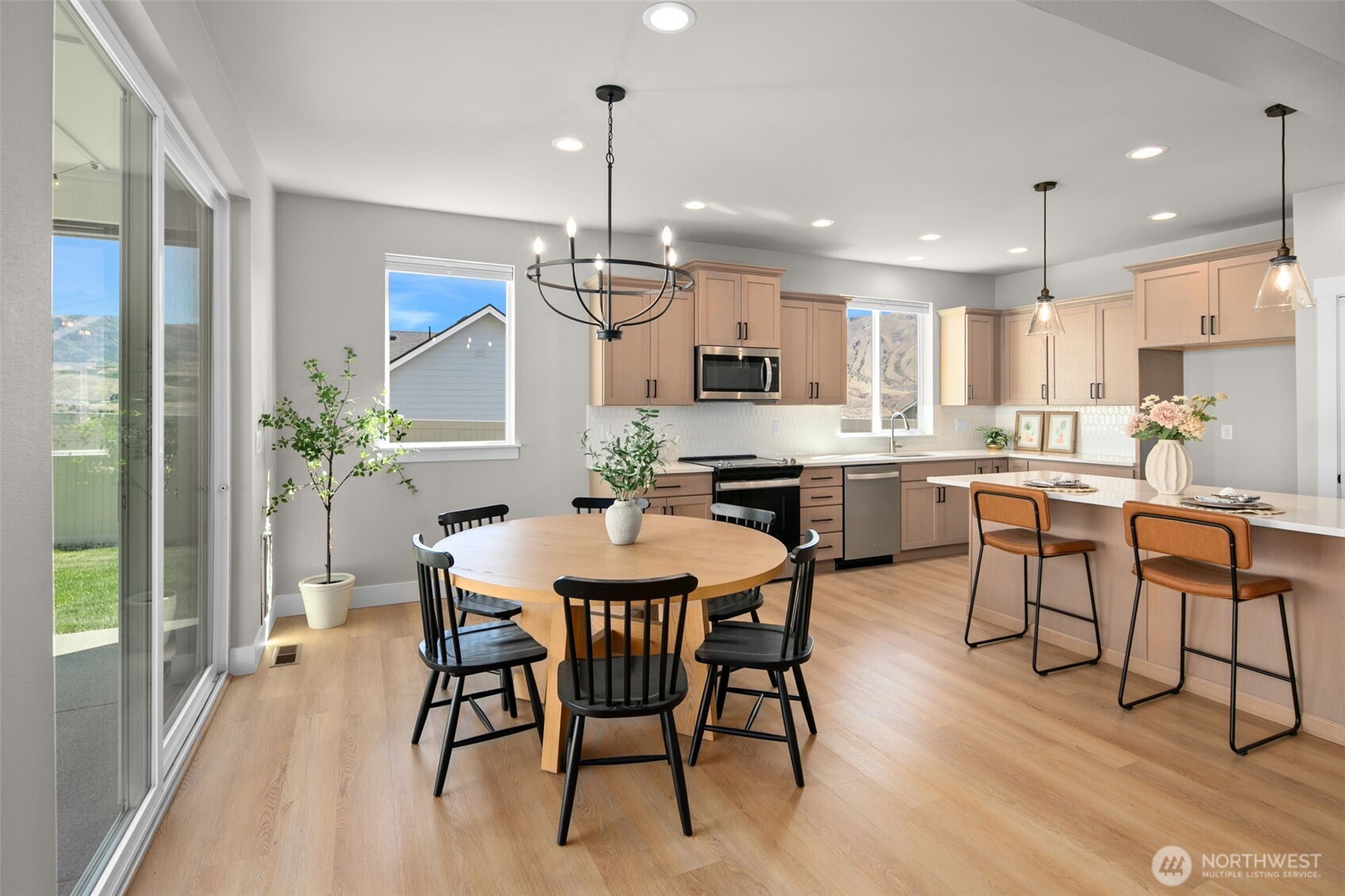 639 S Kent Avenue Property Photo 10