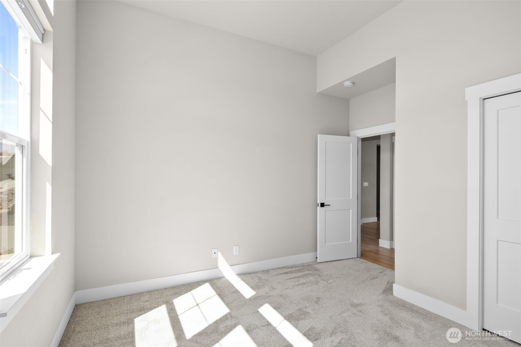 639 S Kent Avenue Property Photo 18