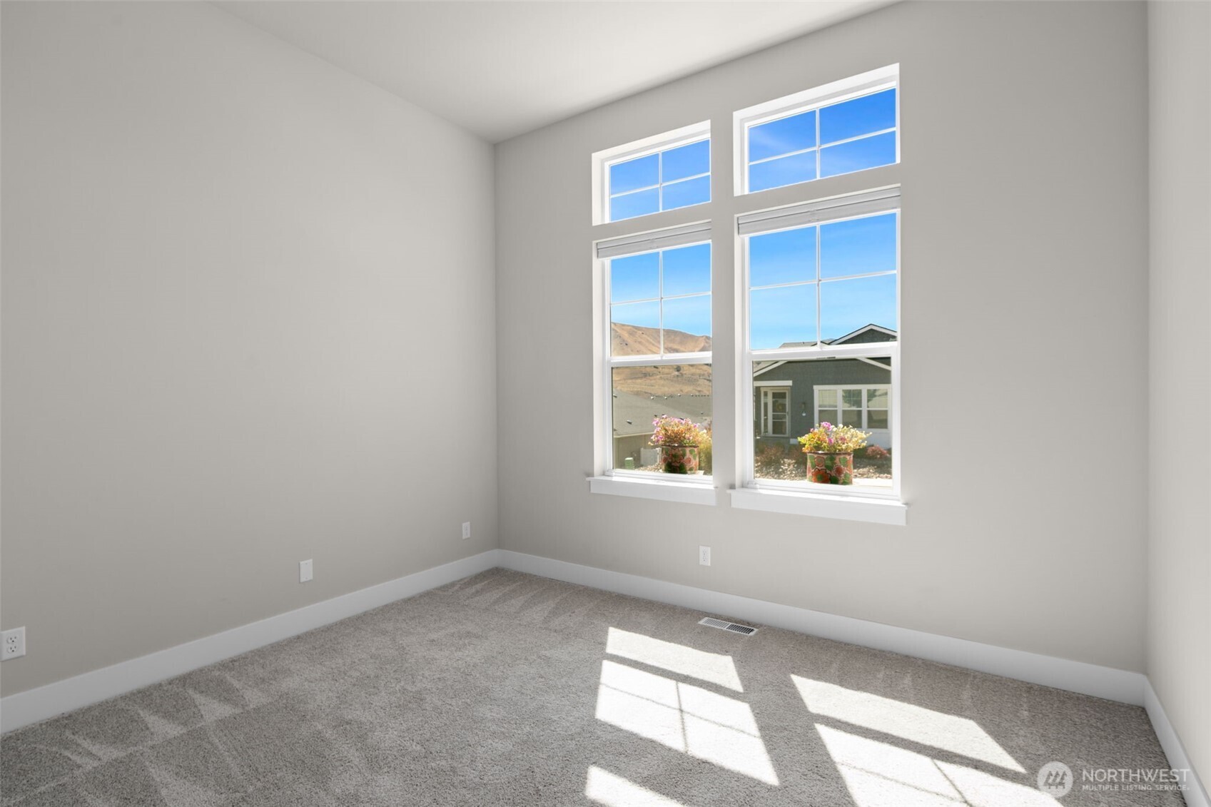 639 S Kent Avenue Property Photo 19