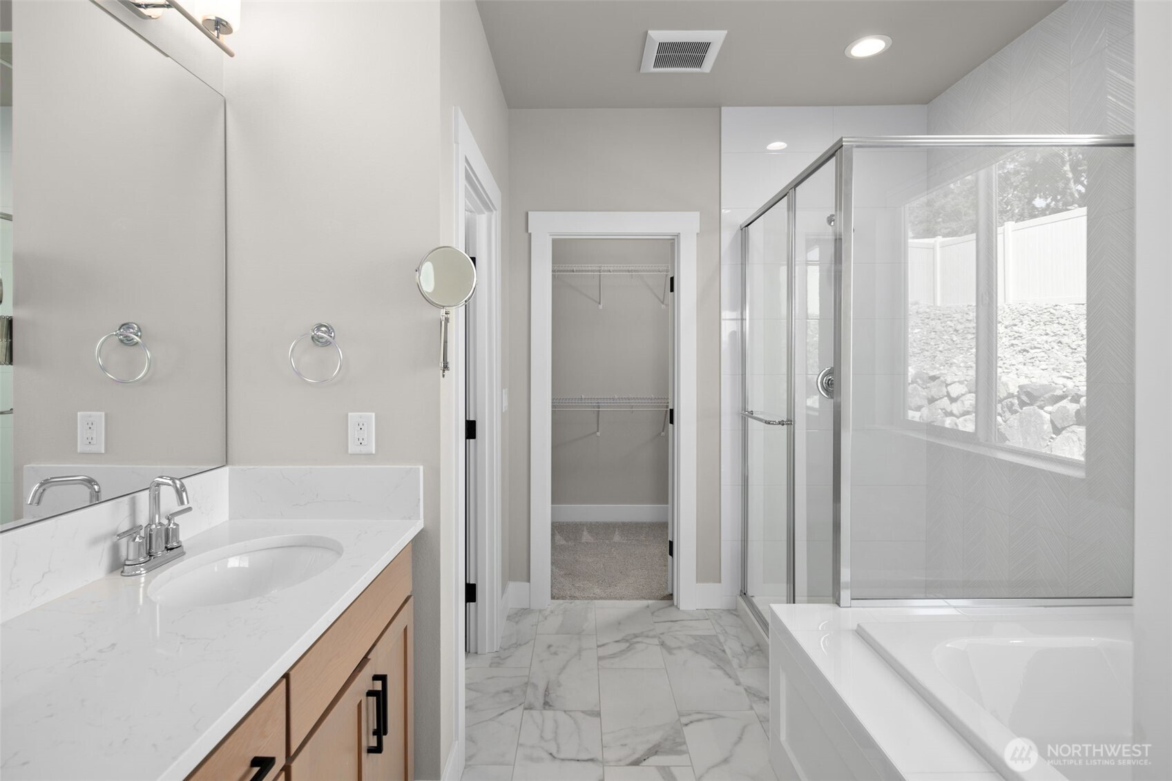639 S Kent Avenue Property Photo 24