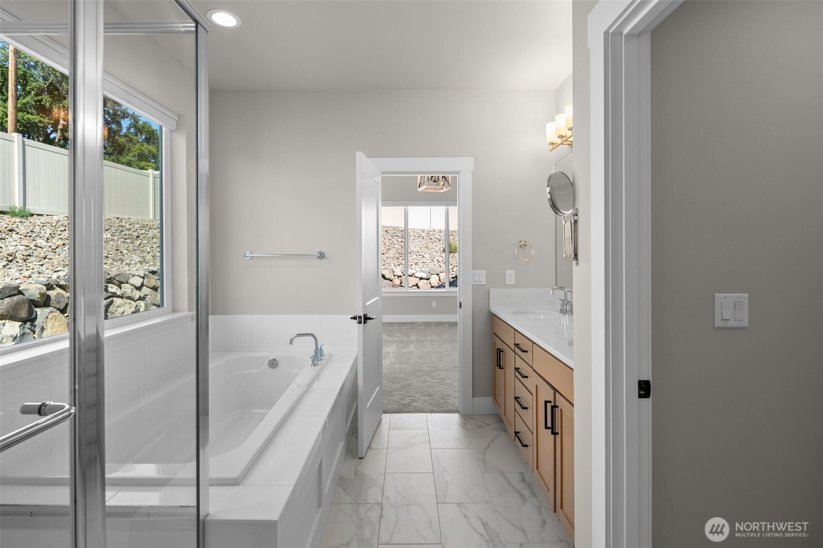 639 S Kent Avenue Property Photo 25