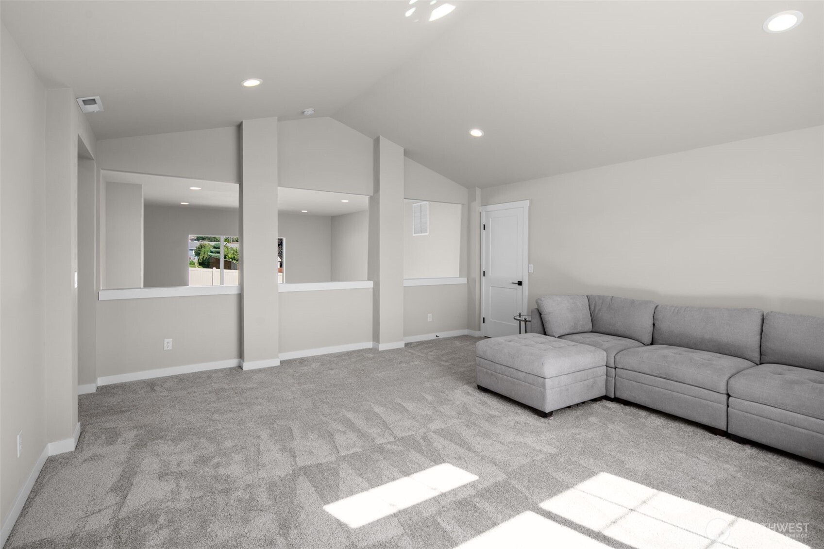639 S Kent Avenue Property Photo 26