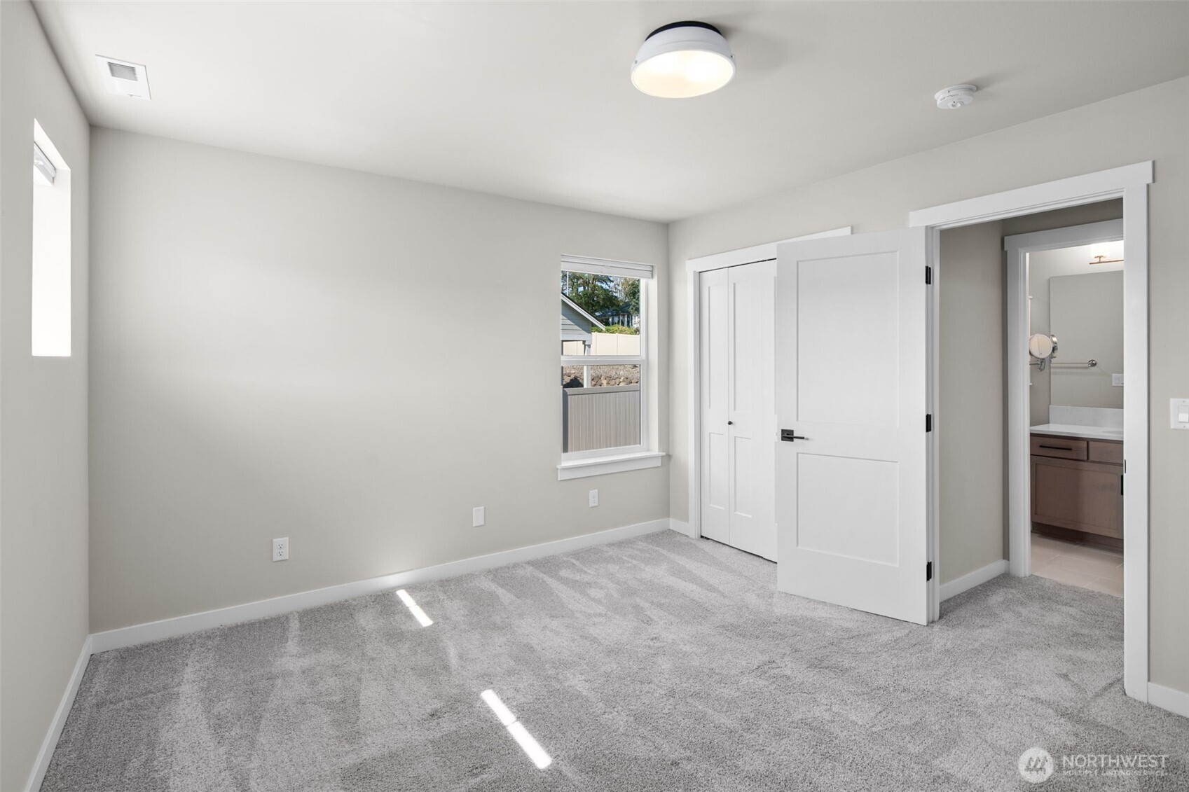 639 S Kent Avenue Property Photo 28