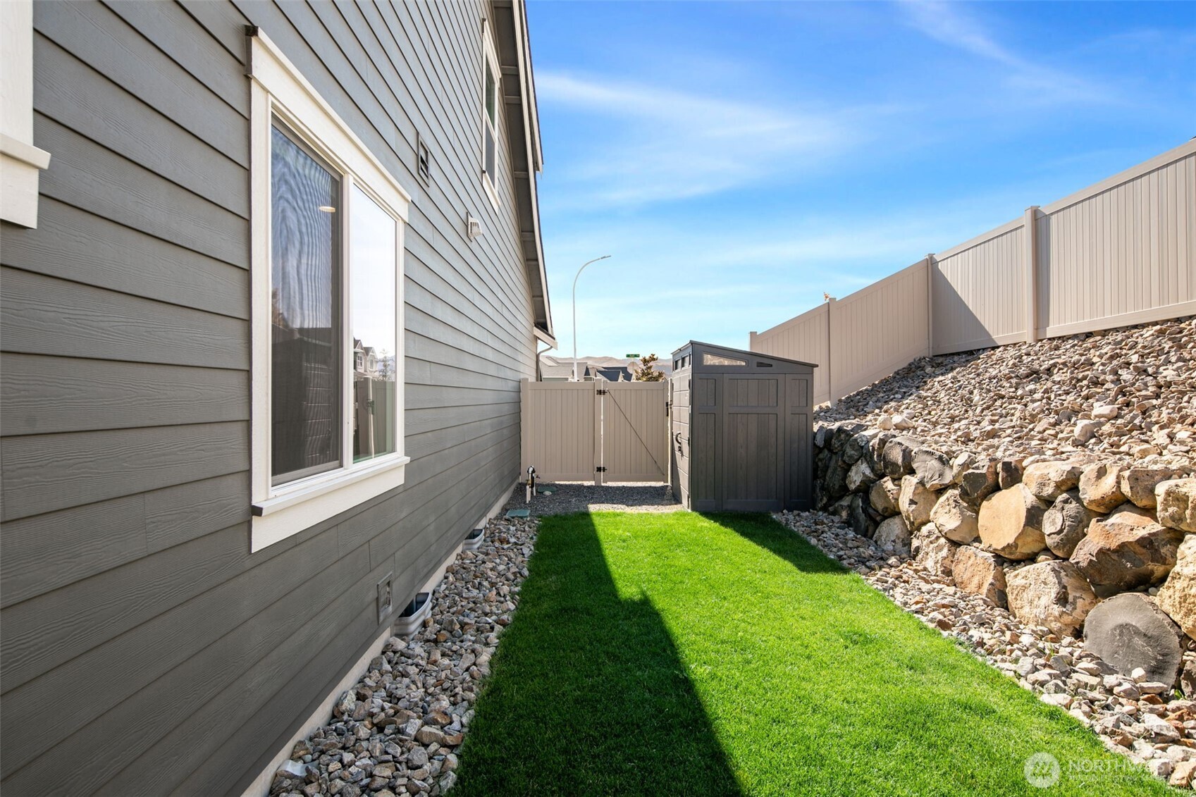 639 S Kent Avenue Property Photo 33