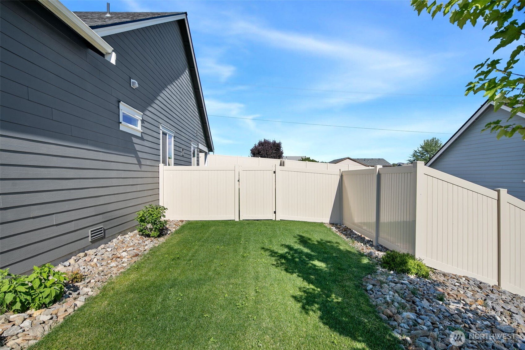 639 S Kent Avenue Property Photo 34