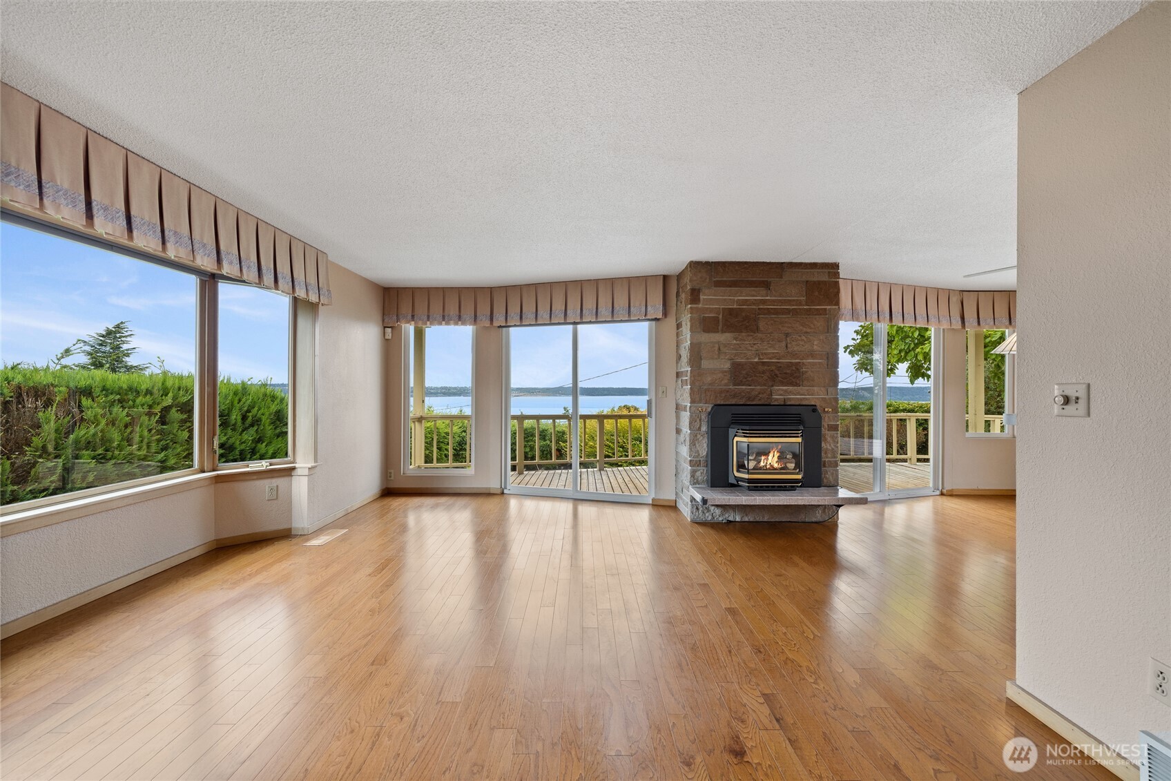 6107 Hawthorne Terrace Property Photo 6