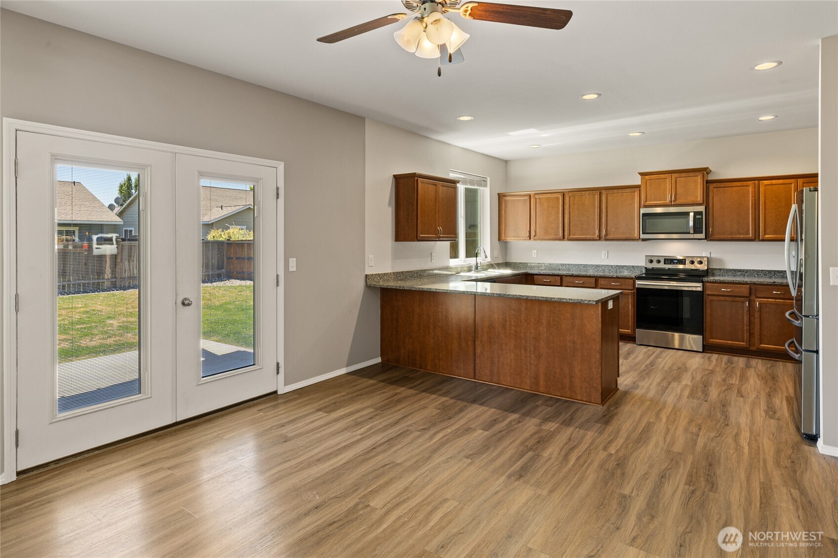 2012 W Sunnyview Lane Property Photo 11