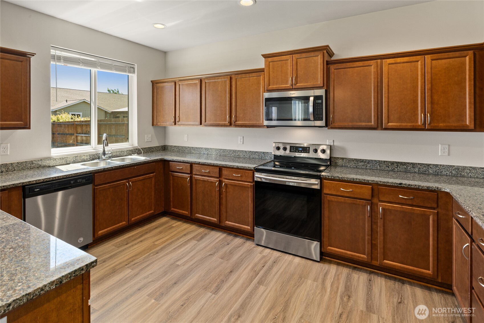 2012 W Sunnyview Lane Property Photo 13