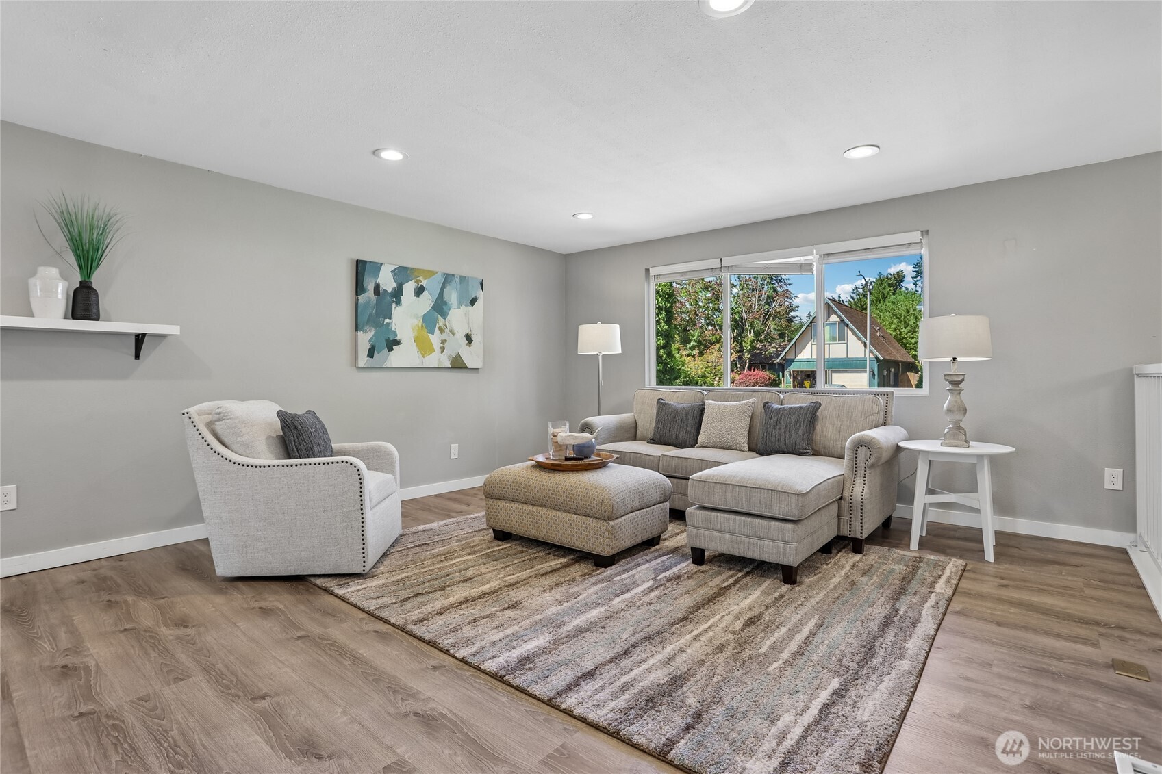 22719 1st Place Property Photo 4