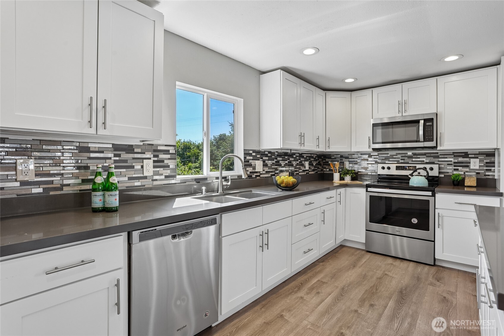 22719 1st Place Property Photo 11