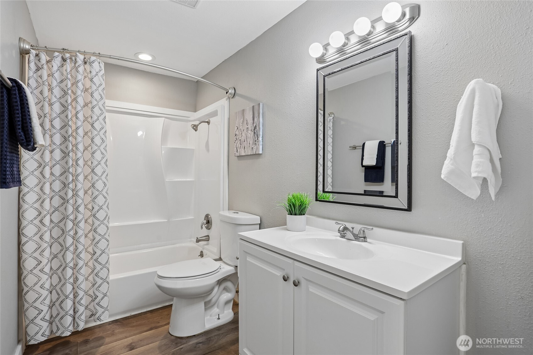 22719 1st Place Property Photo 13