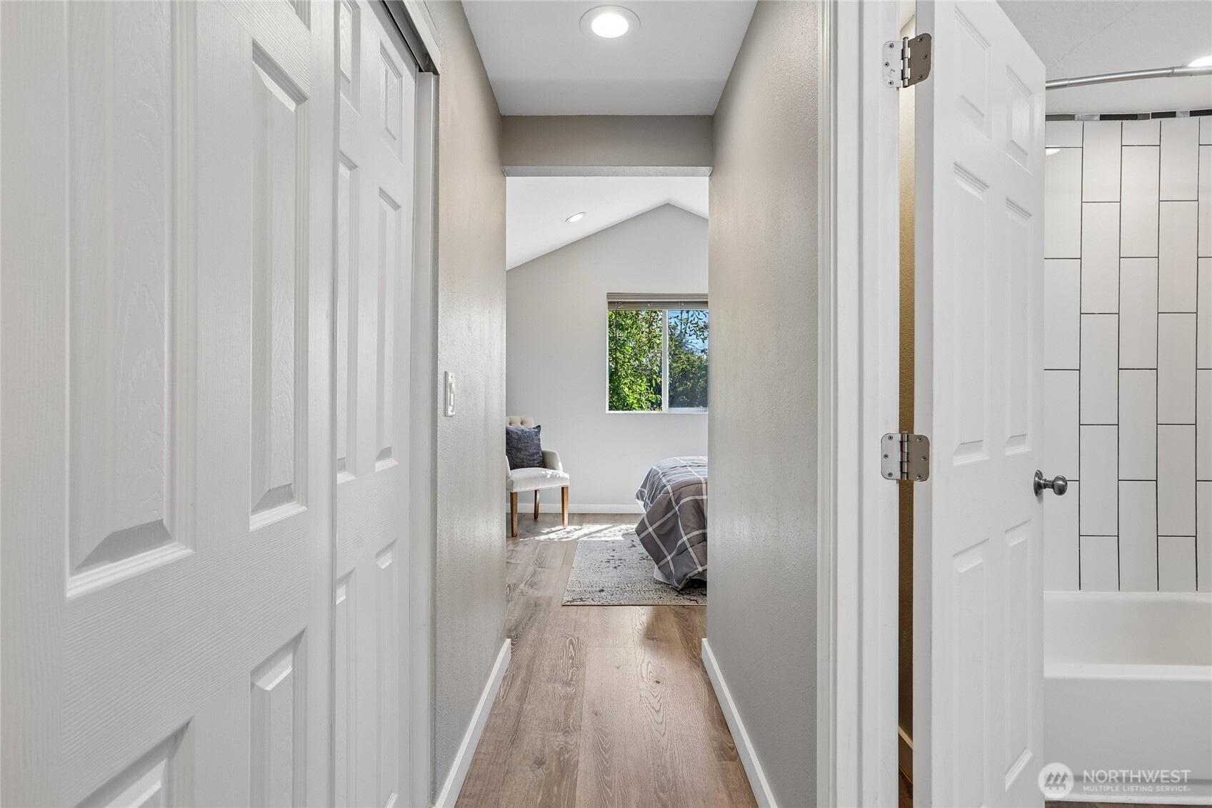 22719 1st Place Property Photo 16
