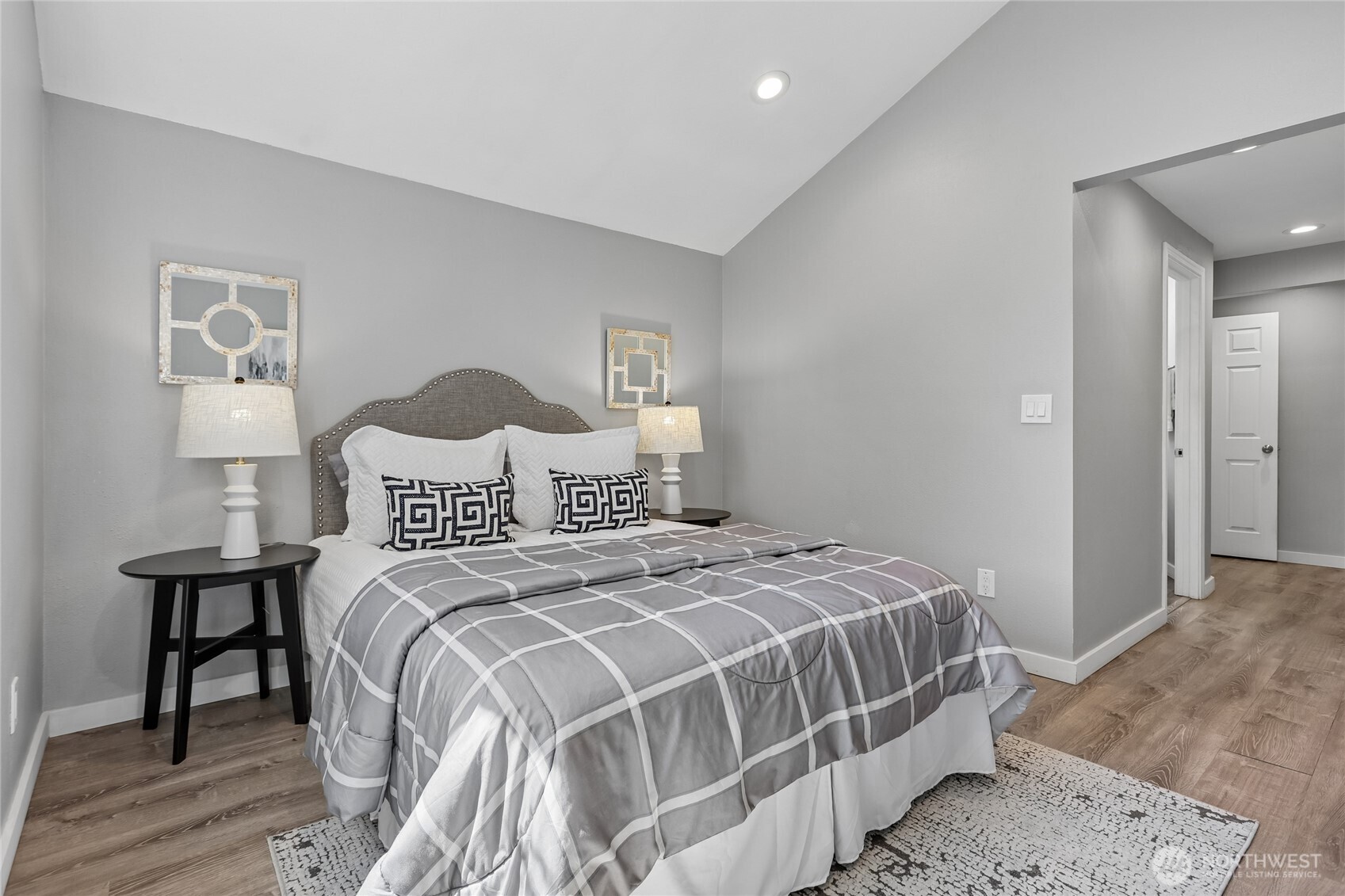 22719 1st Place Property Photo 18