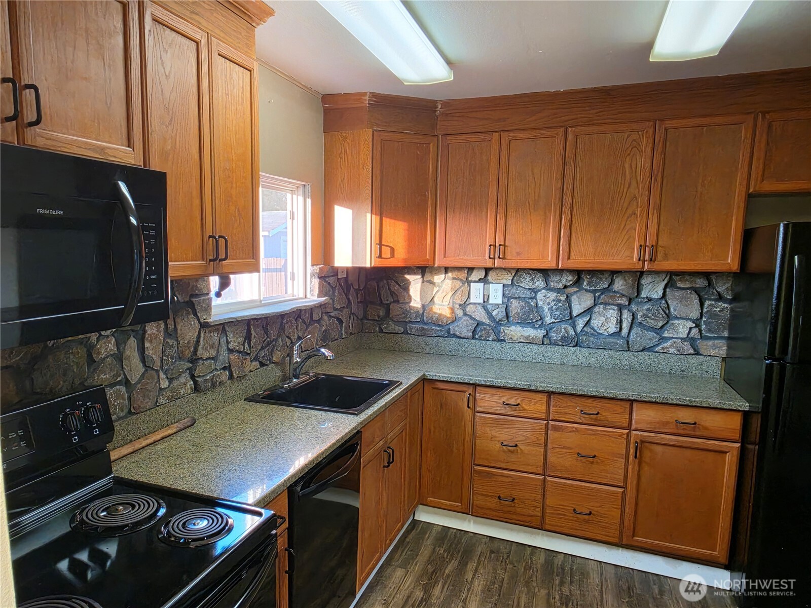 225 14th Street Property Photo 6