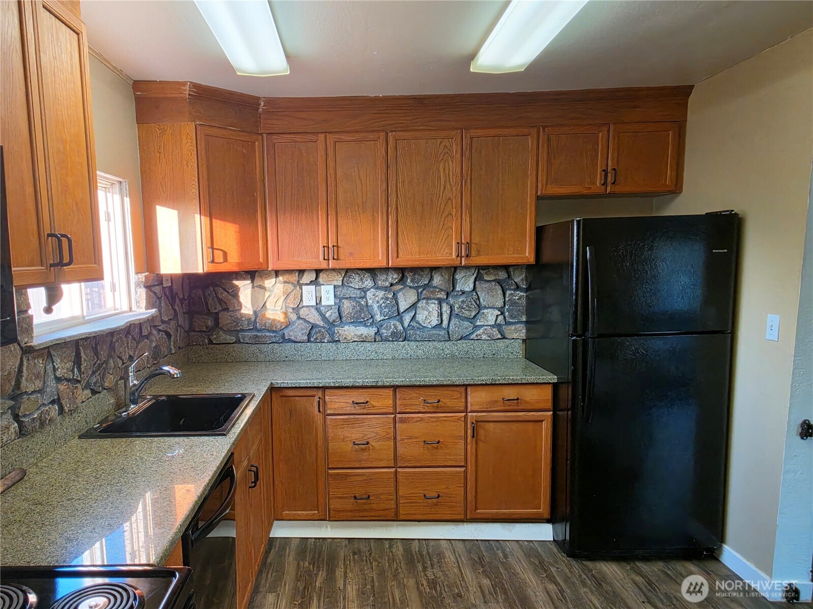 225 14th Street Property Photo 7