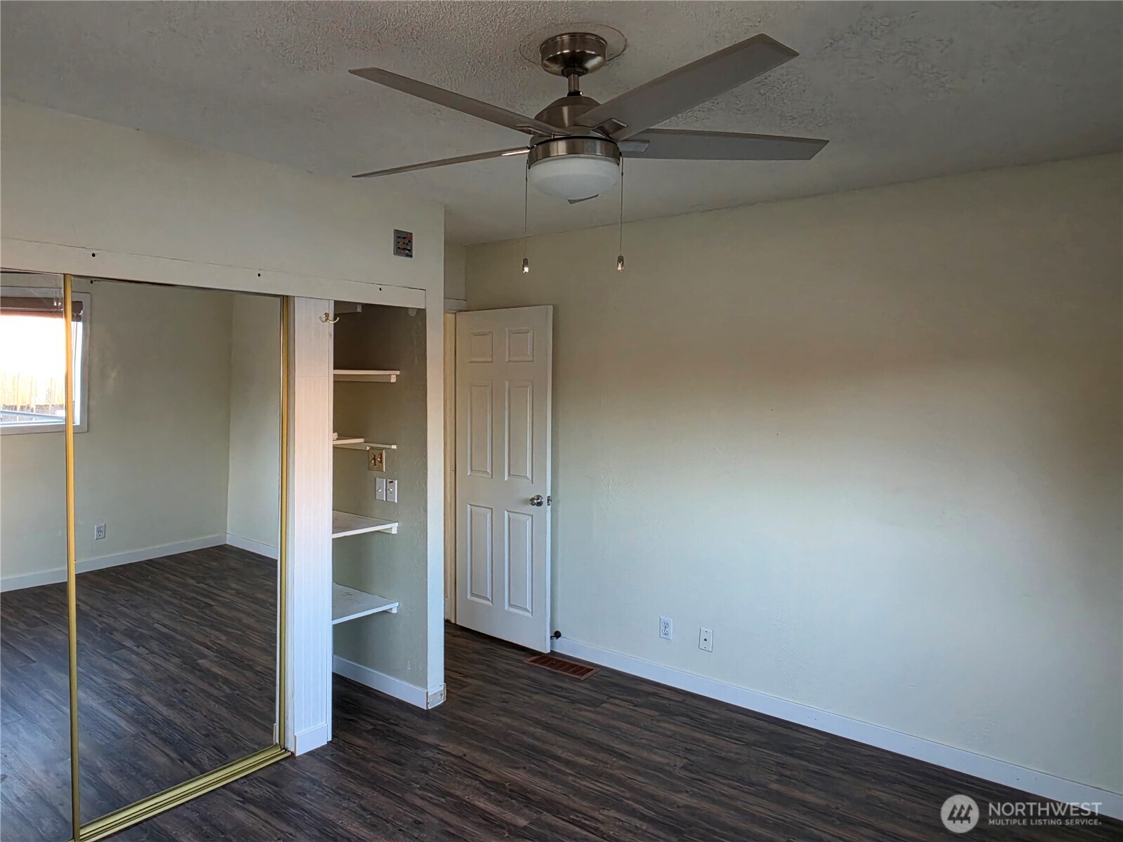 225 14th Street Property Photo 11