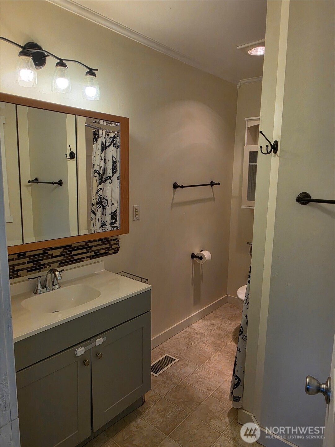 225 14th Street Property Photo 13