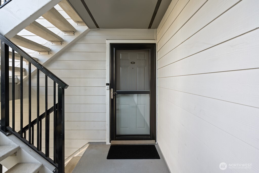 5912 California Avenue 201 Property Photo 6