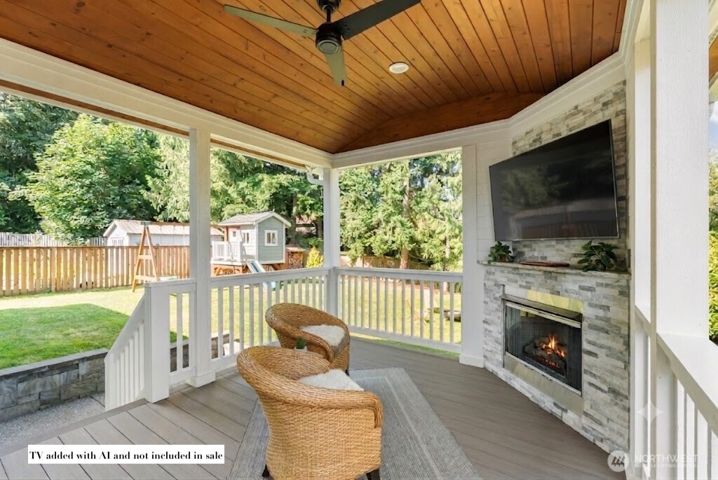 4372 Lakeview Court Property Photo 4