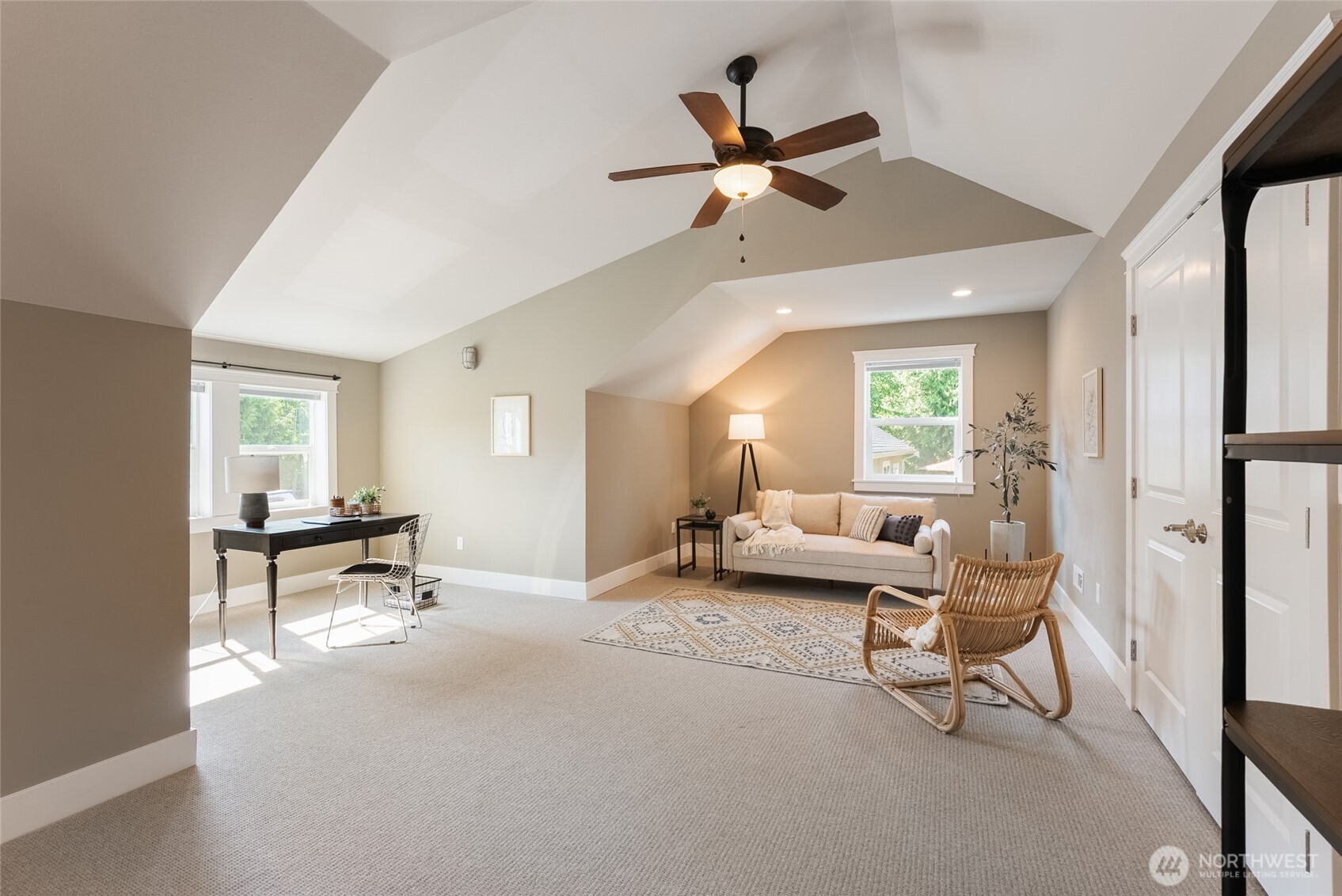 4372 Lakeview Court Property Photo 12