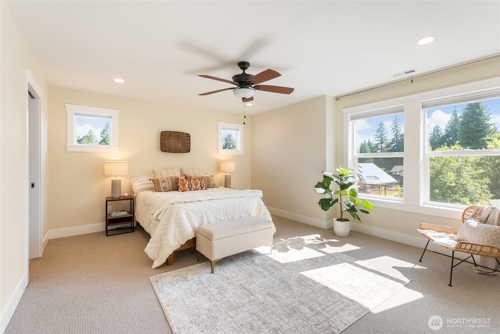 4372 Lakeview Court Property Photo 14