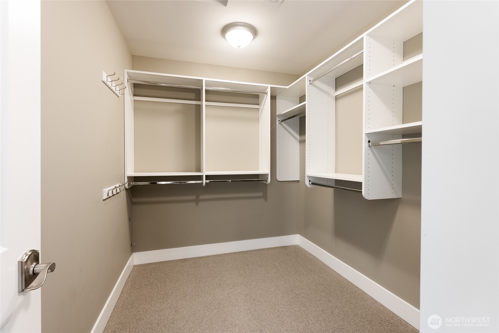 4372 Lakeview Court Property Photo 18
