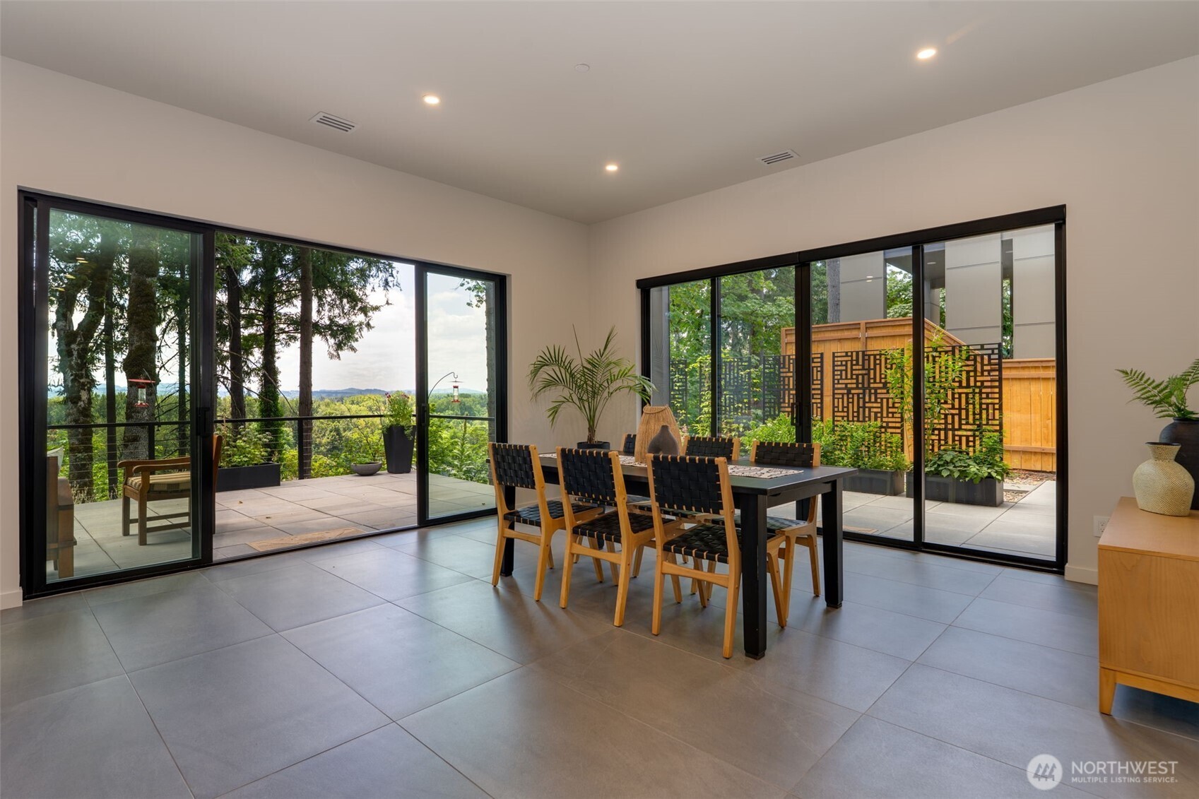 536 Ne Province Drive Property Photo 8