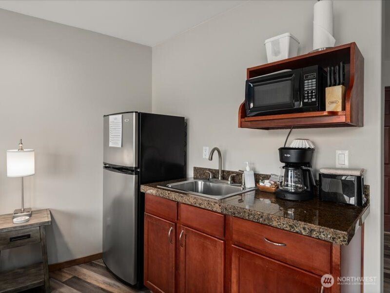 322 W Woodin Avenue 713 Property Photo 8