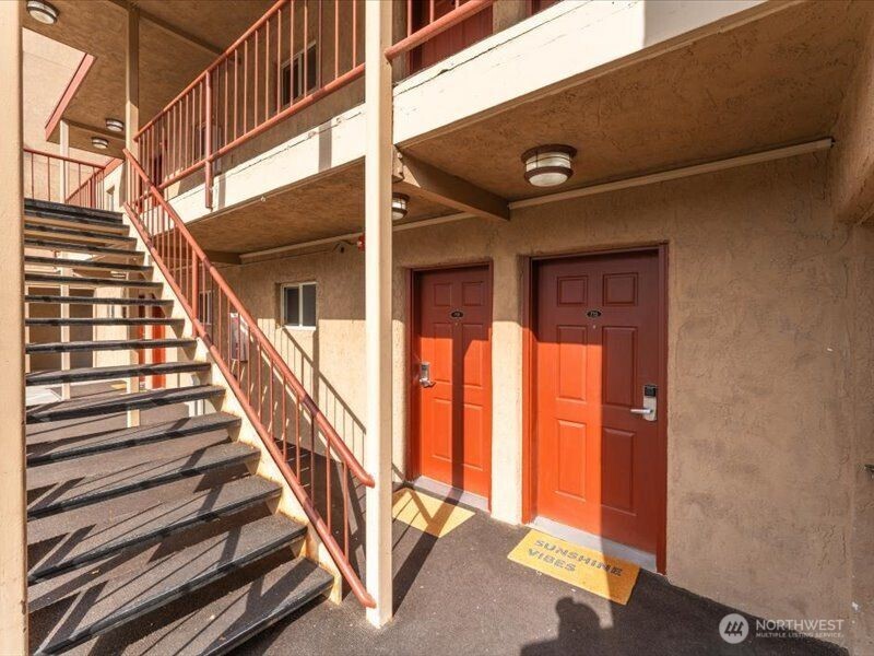 322 W Woodin Avenue 713 Property Photo 17
