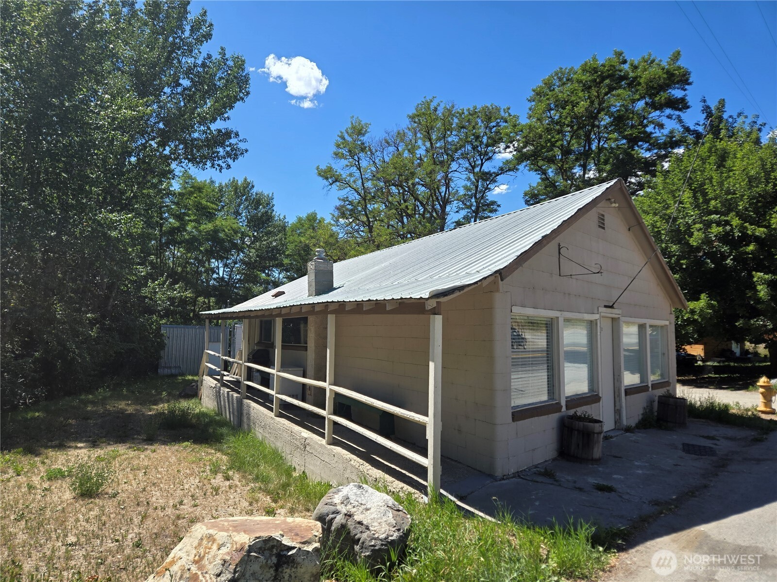 4984 Hwy 25 Property Photo 2