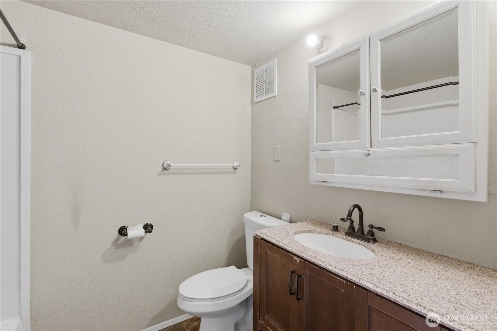 6703 Pioneer Highway Property Photo 13