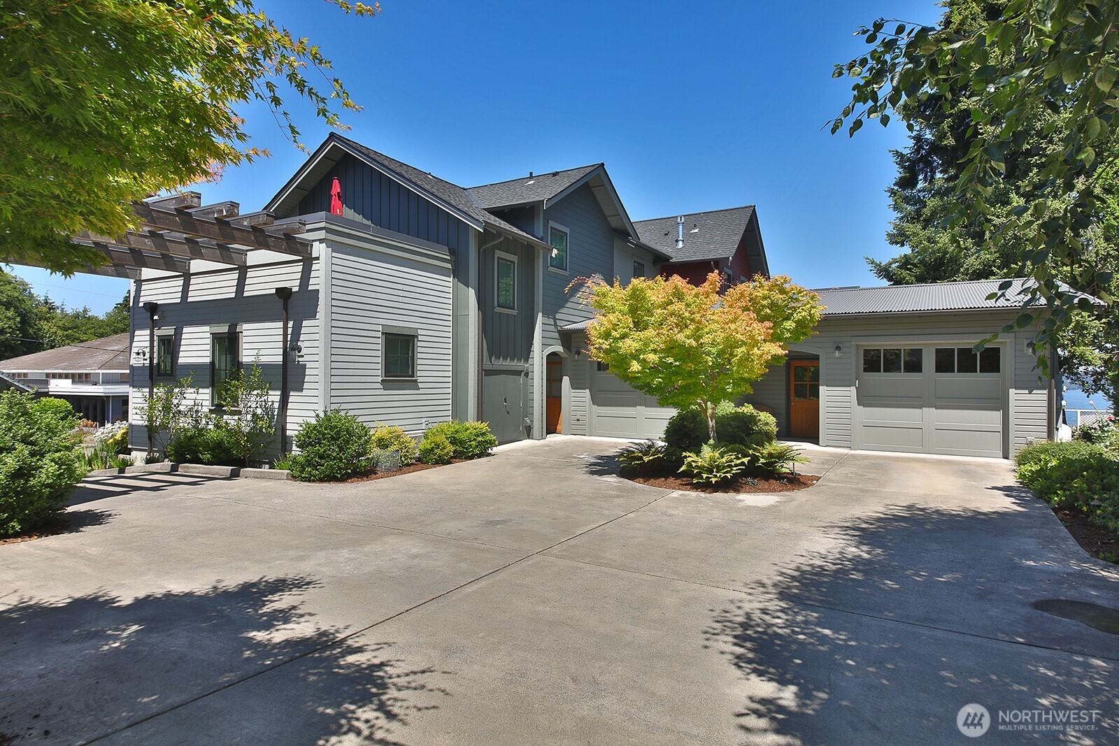 512 Cascade Avenue A Property Photo 2