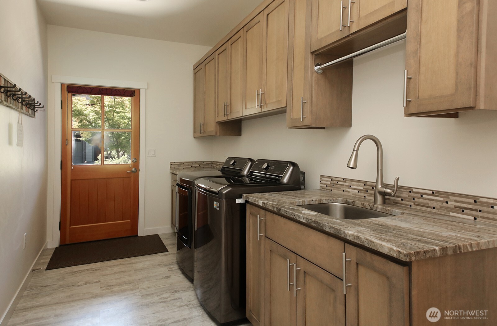 512 Cascade Avenue A Property Photo 18