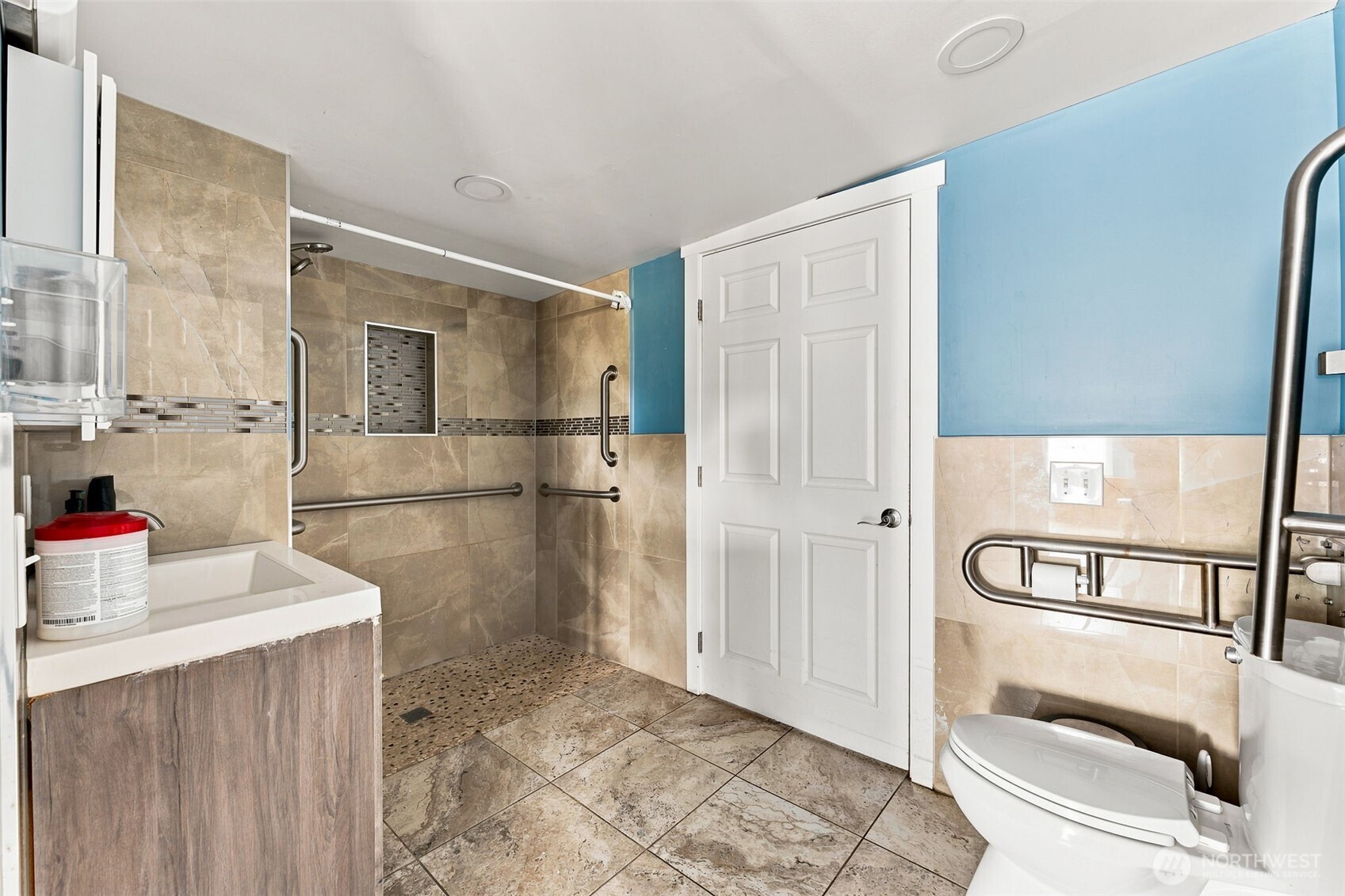 243 E 61st Street Property Photo 7
