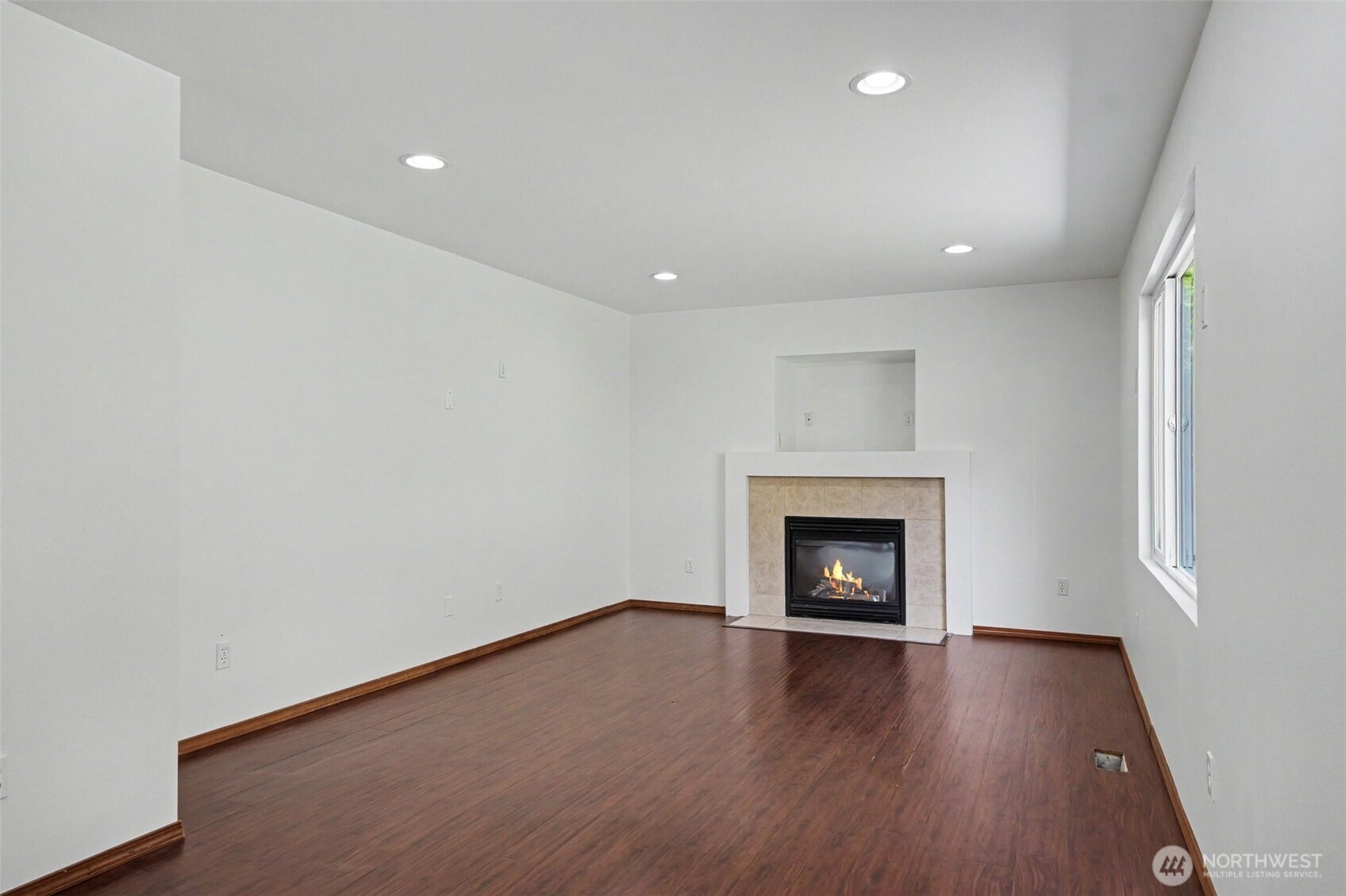 18663 Rainier View Road Property Photo 4