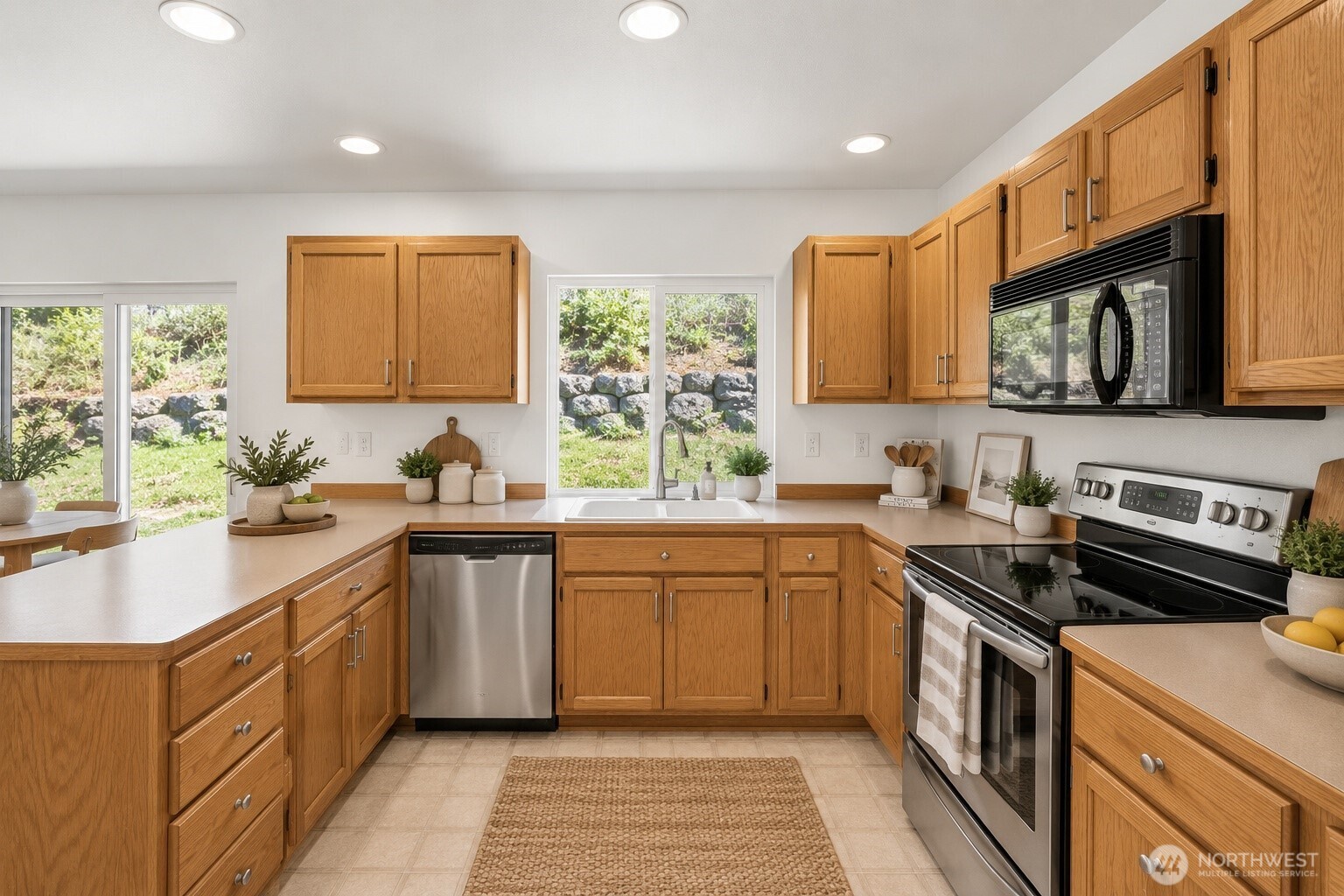 18663 Rainier View Road Property Photo 6