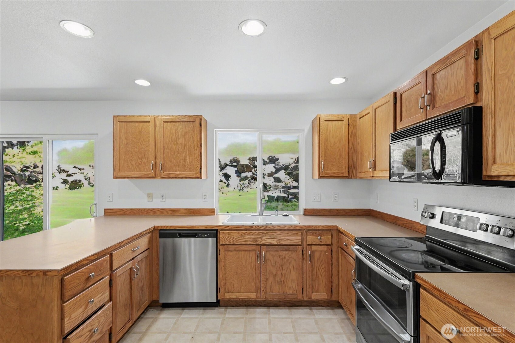 18663 Rainier View Road Property Photo 8