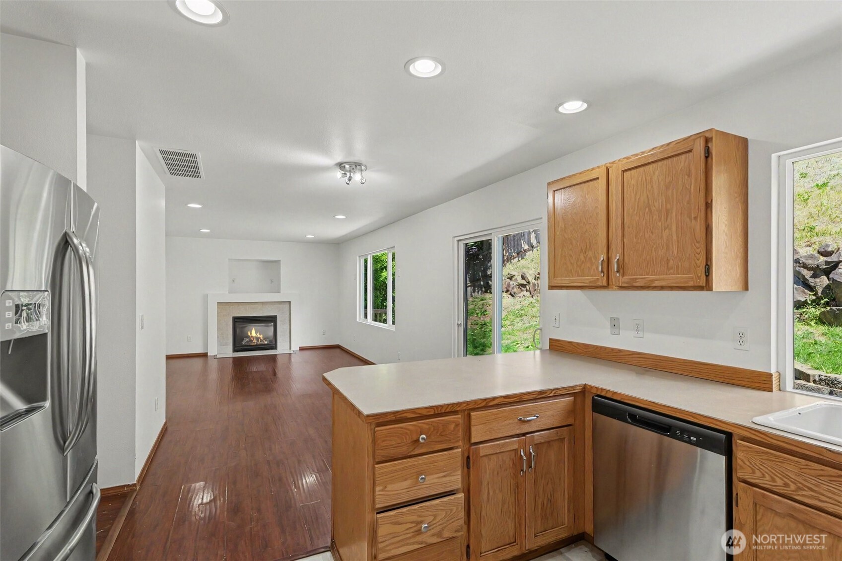 18663 Rainier View Road Property Photo 9