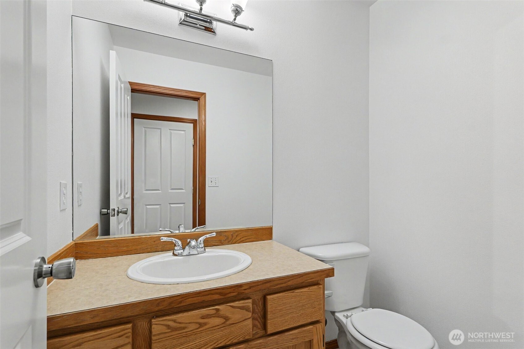 18663 Rainier View Road Property Photo 10