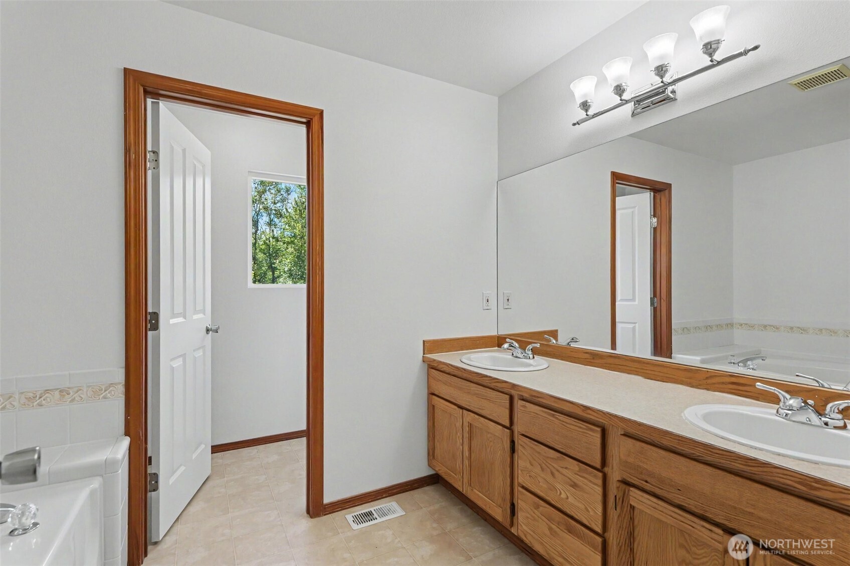 18663 Rainier View Road Property Photo 14