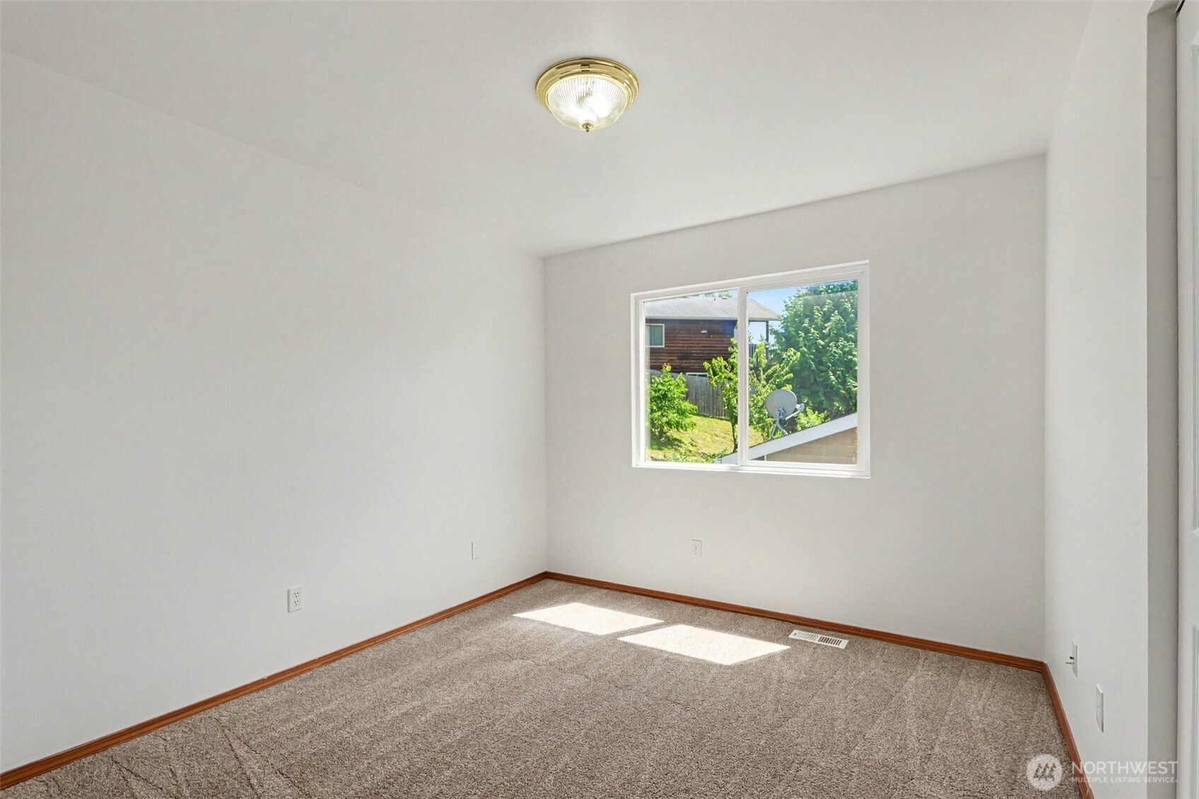 18663 Rainier View Road Property Photo 17