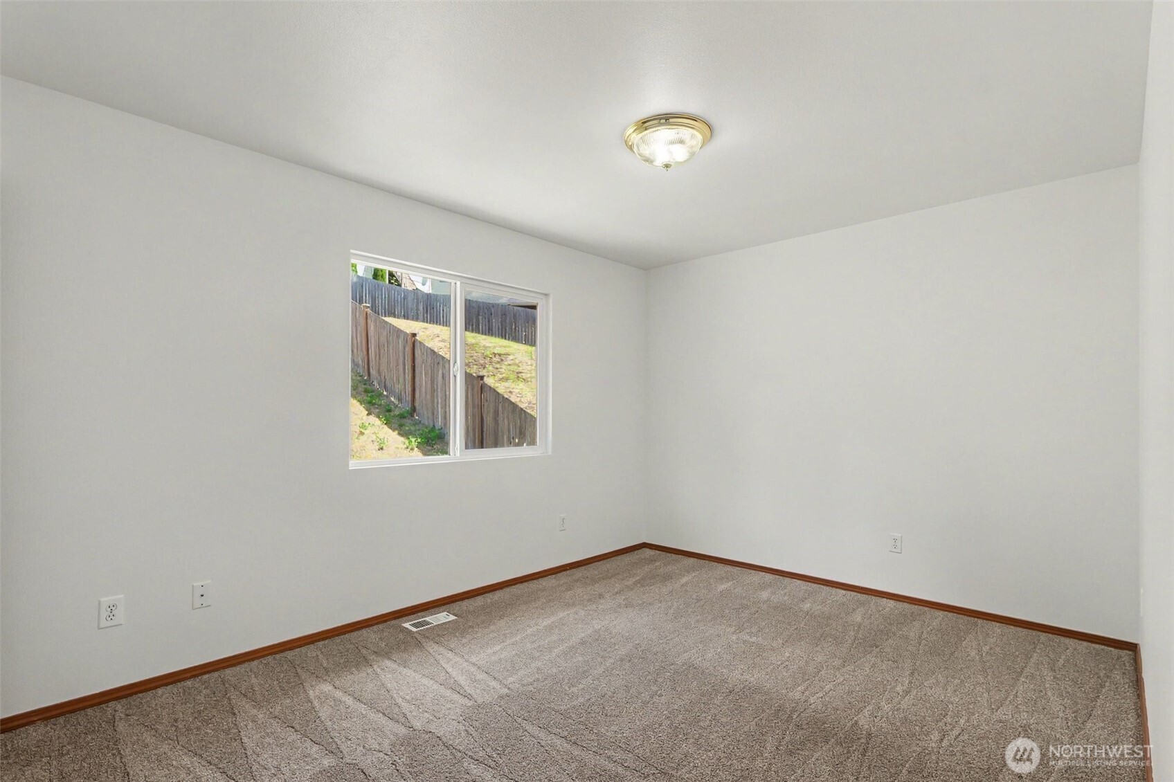 18663 Rainier View Road Property Photo 18