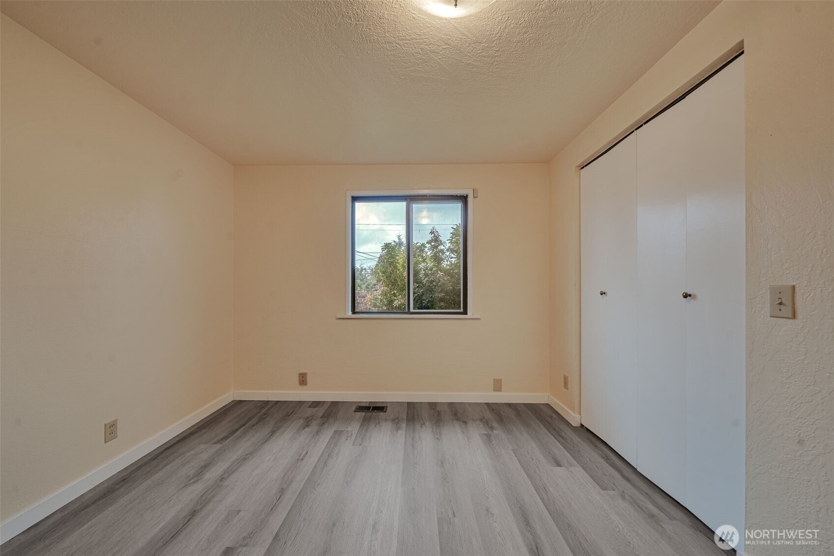 3811 S 239th Street Property Photo 9