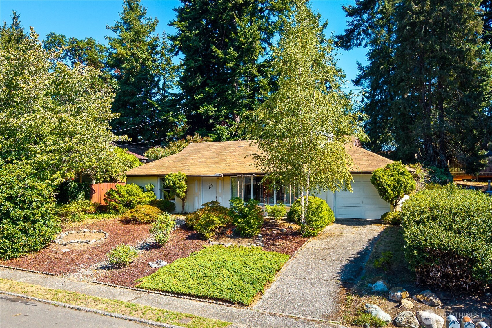 15326 Stone Ave Property Photo 1