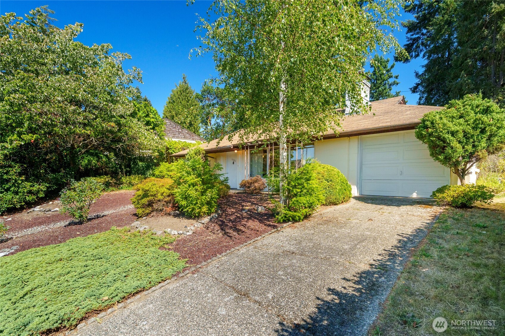 15326 Stone Ave Property Photo 2