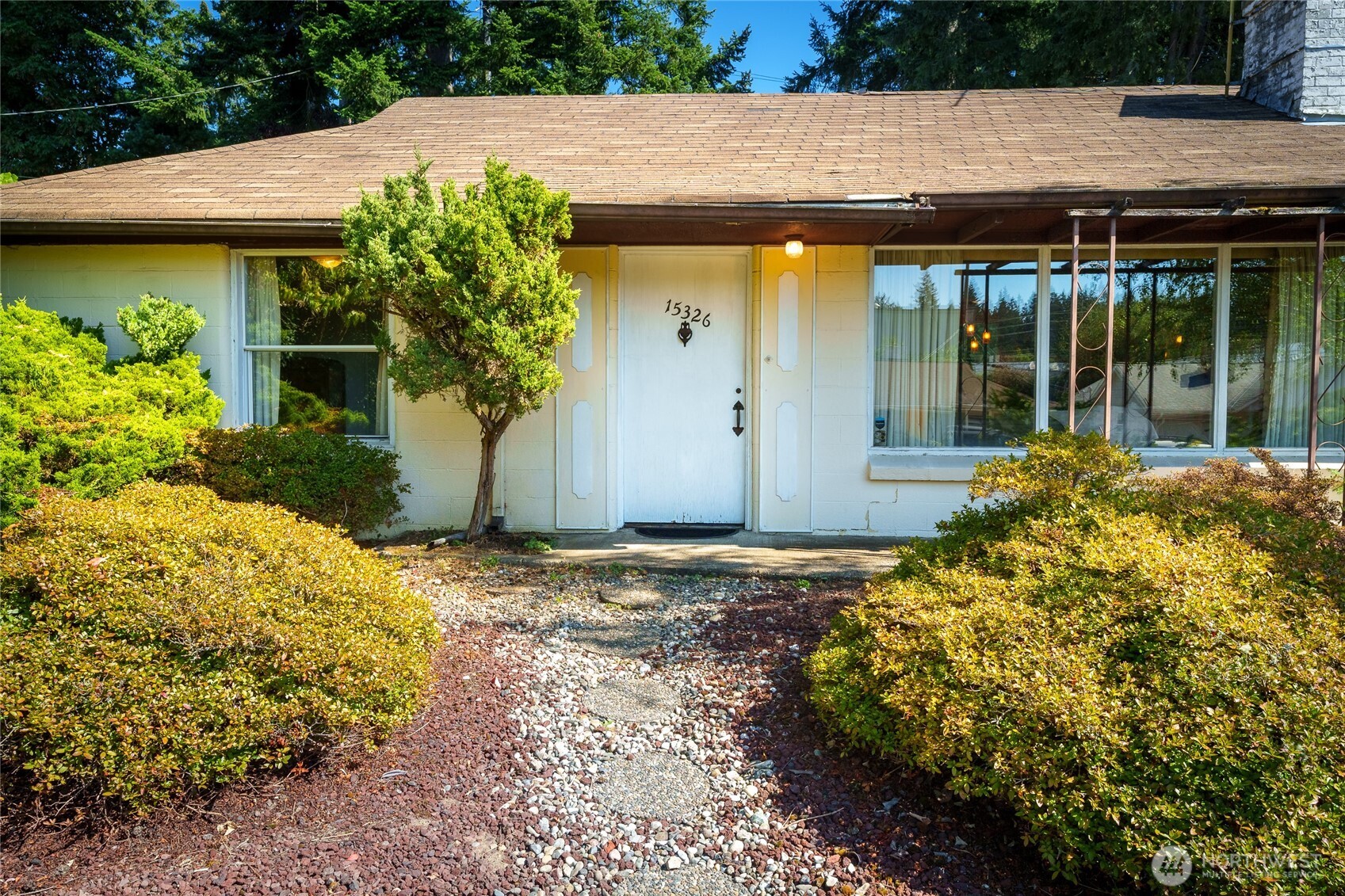 15326 Stone Ave Property Photo 3