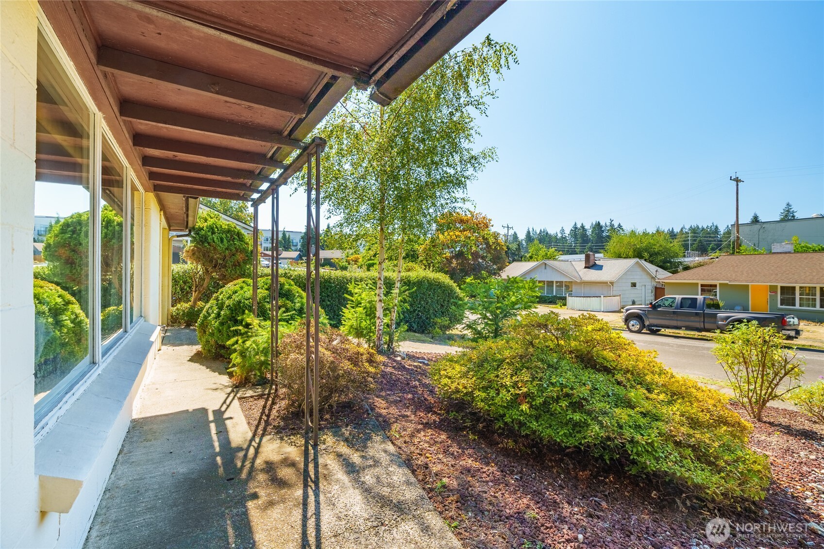 15326 Stone Ave Property Photo 4