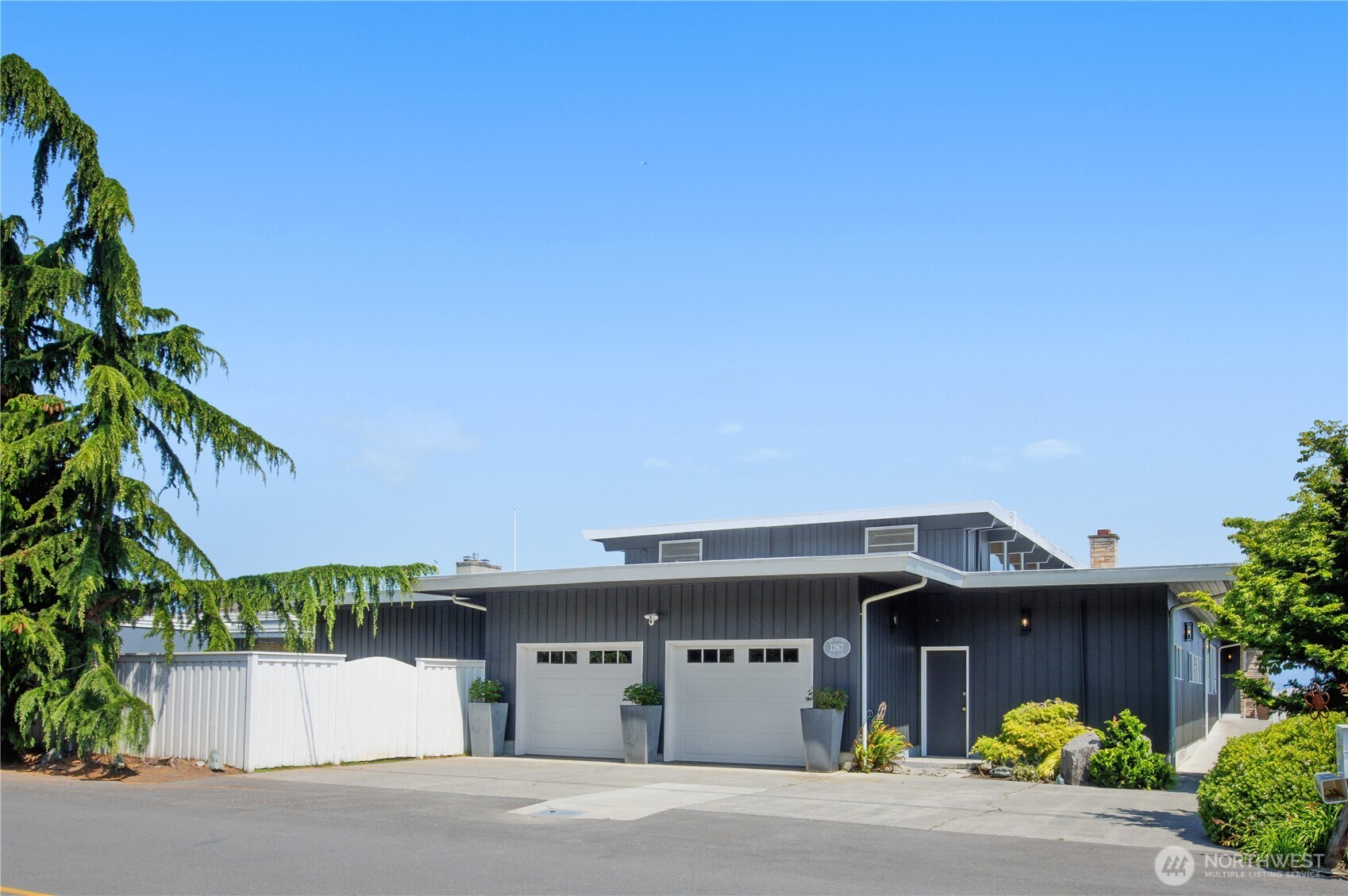 1267 Beach Drive Property Photo 3