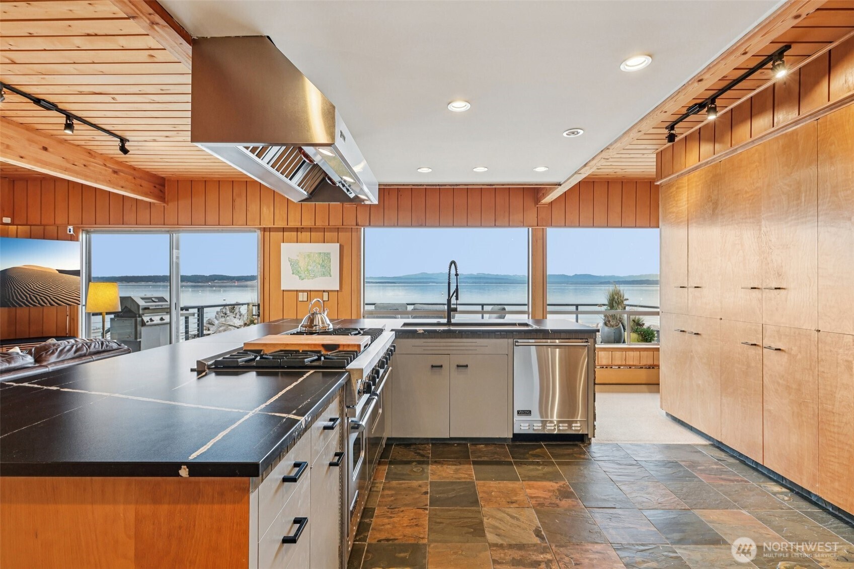 1267 Beach Drive Property Photo 16
