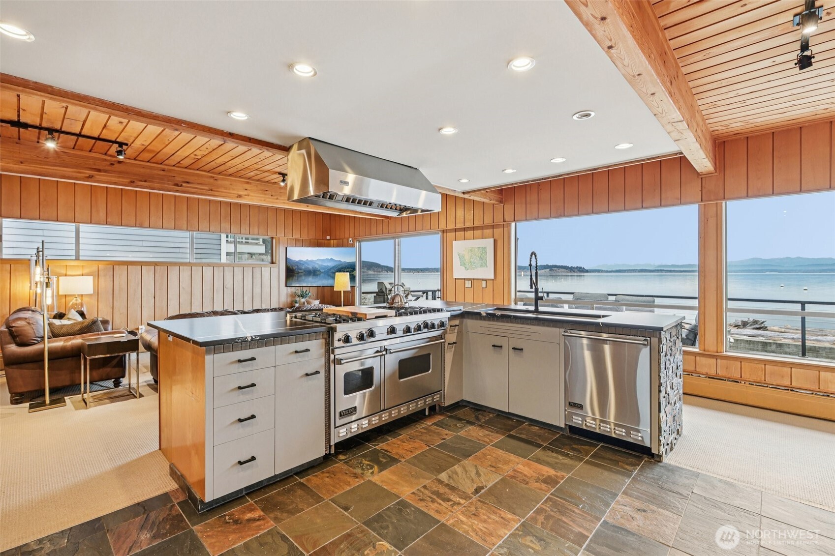 1267 Beach Drive Property Photo 18